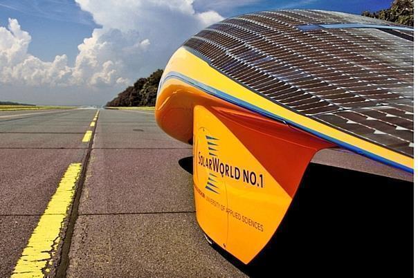 Mit dem Solarracer1 gehts 3.000 Kilometer quer durch Australien. Foto: SolarWorld AG/auto-reporter.NET